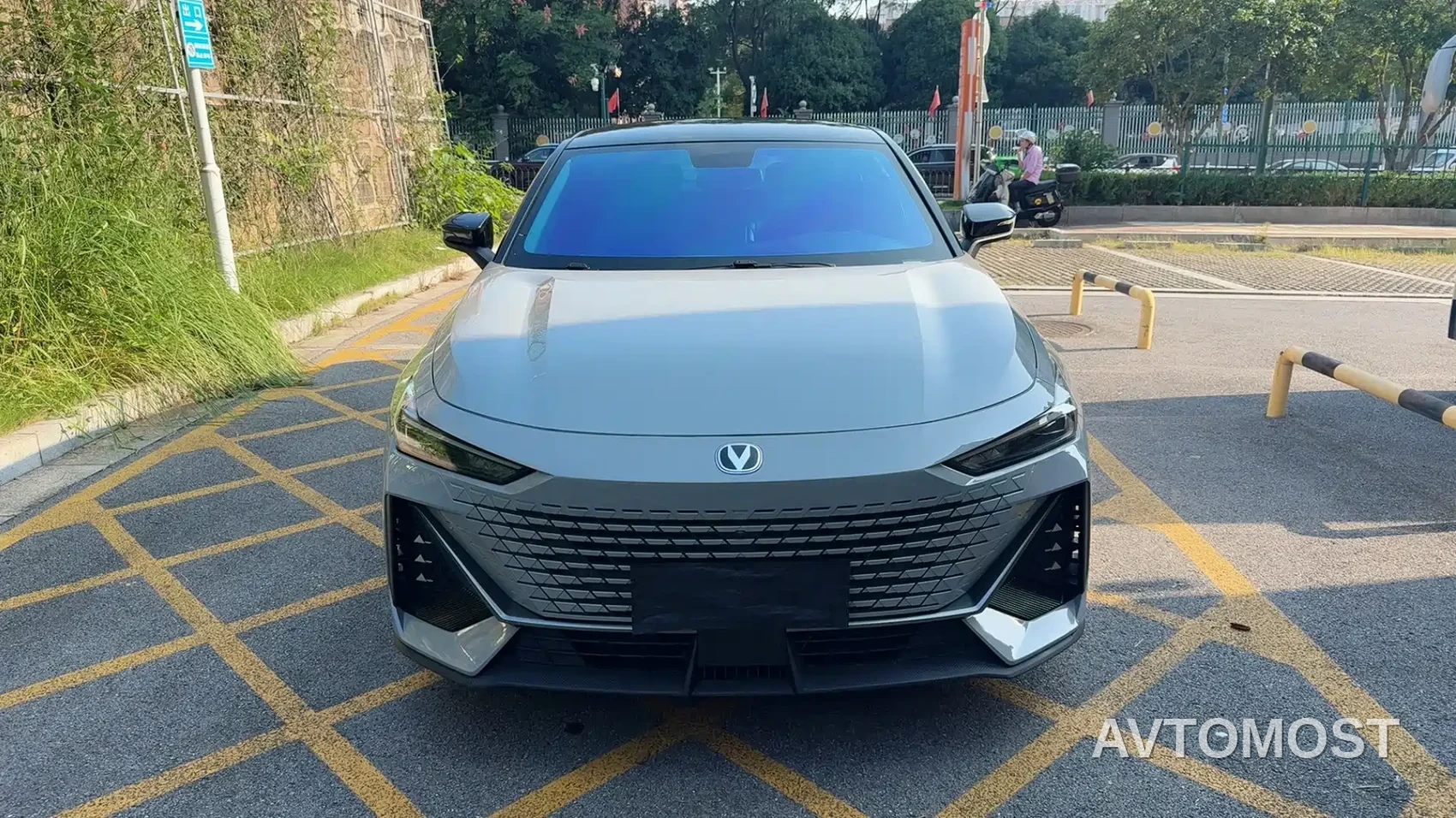 Changan UNI-V 2022 1.5T Premium Model — фото 2