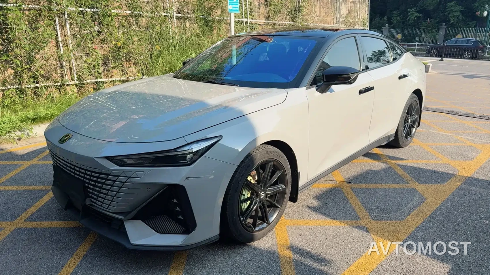 Changan UNI-V 2022 1.5T Premium Model — фото 3