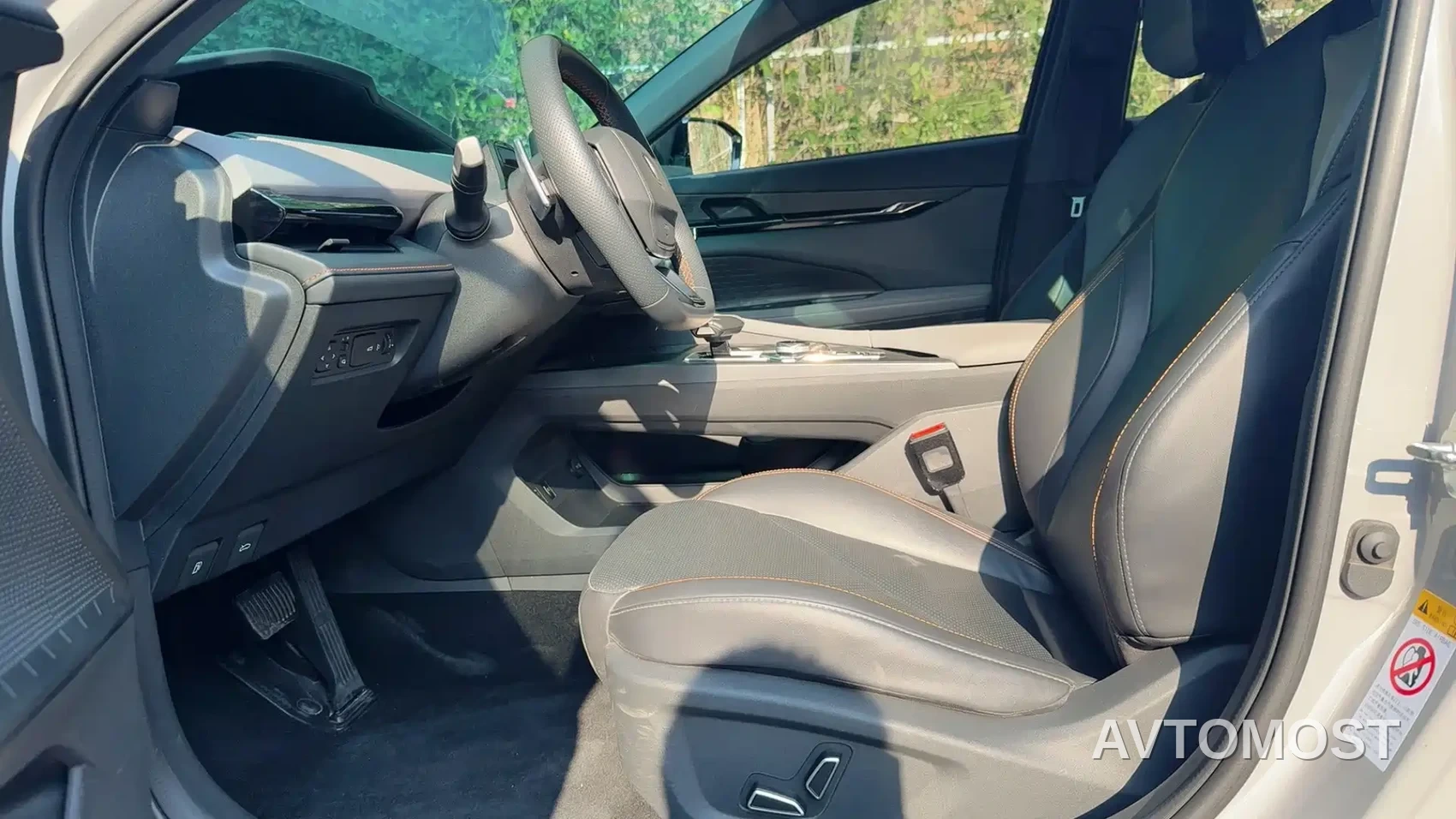 Changan UNI-V 2022 1.5T Premium Model — фото 4