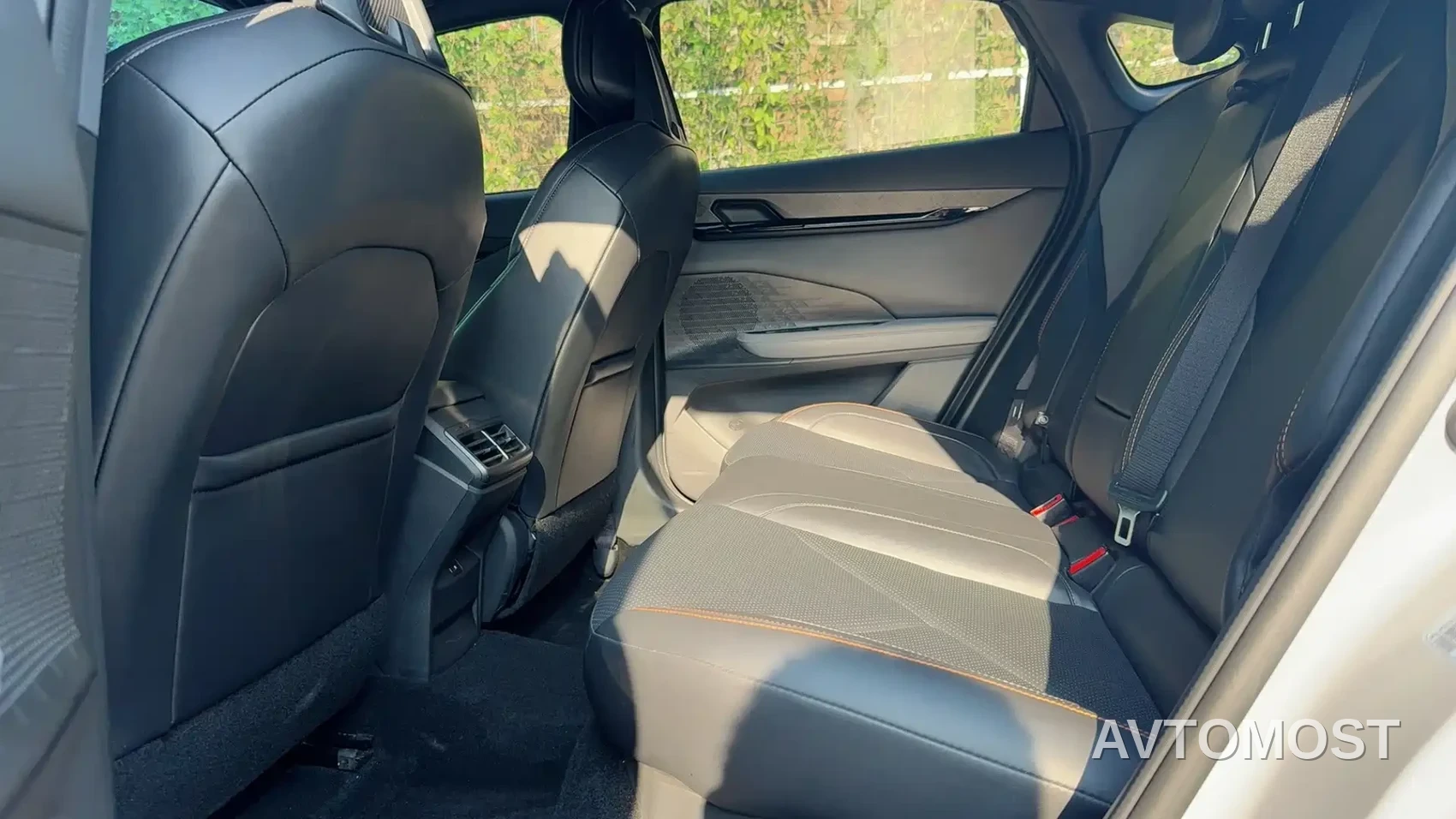Changan UNI-V 2022 1.5T Premium Model — фото 6