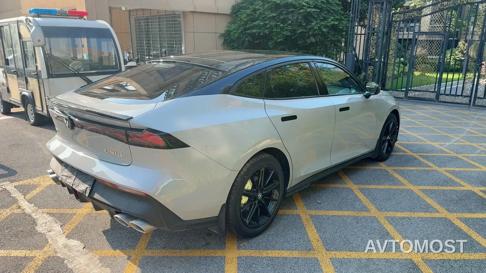 Changan UNI-V 2022 1.5T Premium Model — фото 7