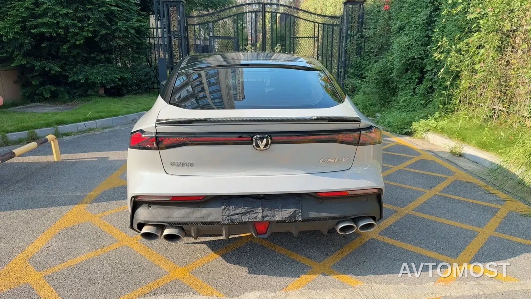 Changan UNI-V 2022 1.5T Premium Model — фото 8