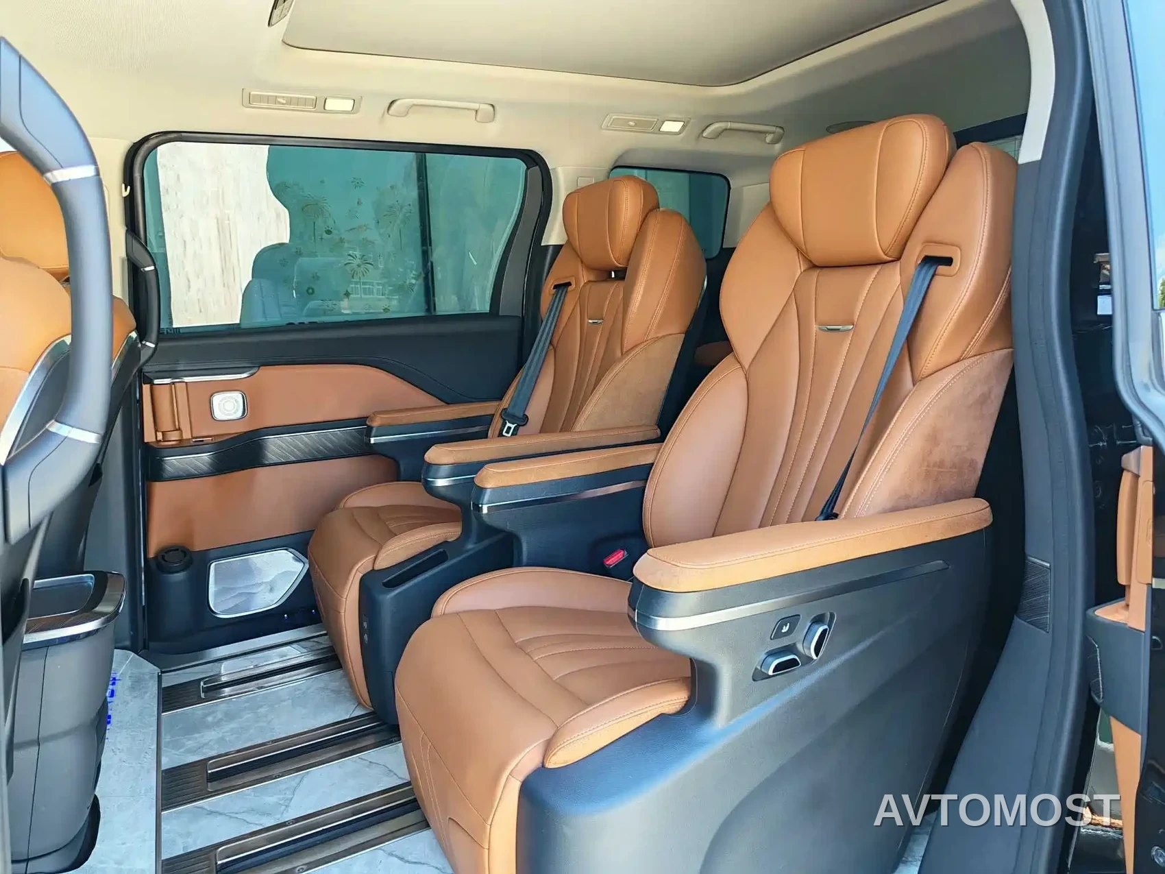 Hongqi HQ9 PHEV 2024 Model 2.0T AWD Business Edition — фото 8