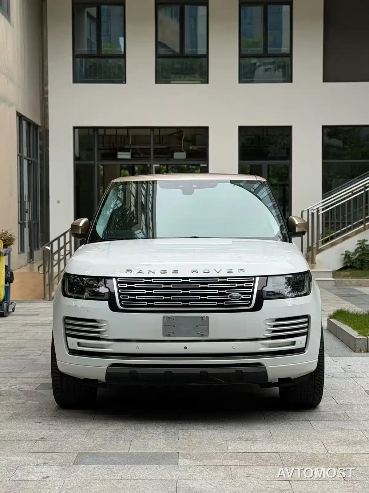 Land Rover Range Rover 2021 3.0 L6 Golden Age Edition — фото 2