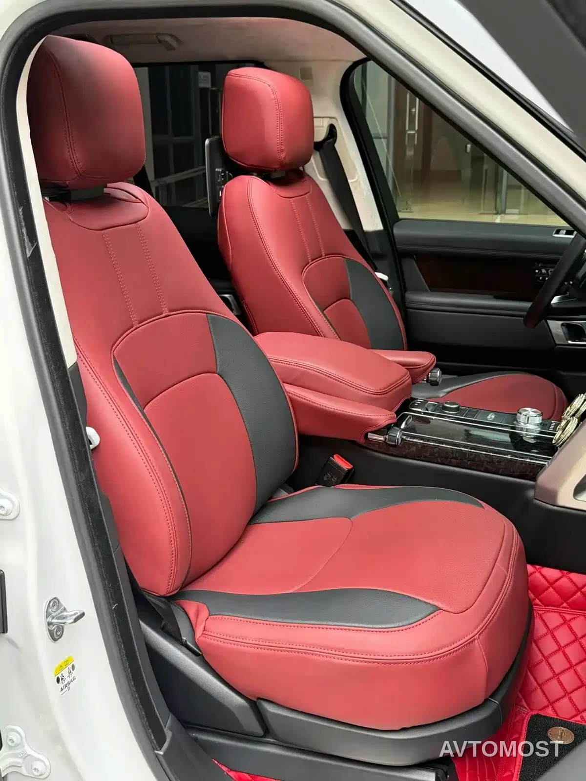 Land Rover Range Rover 2021 3.0 L6 Golden Age Edition — фото 4