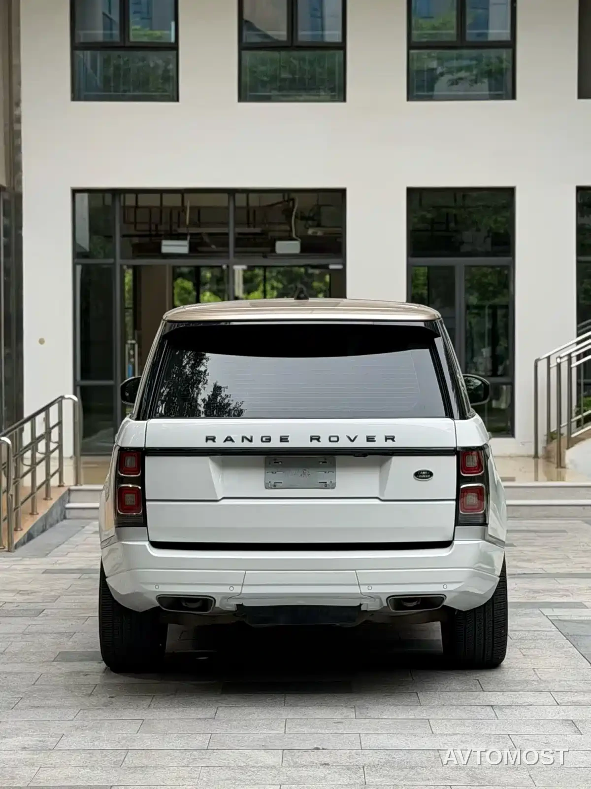 Land Rover Range Rover 2021 3.0 L6 Golden Age Edition — фото 6