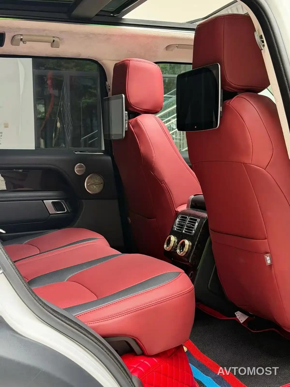 Land Rover Range Rover 2021 3.0 L6 Golden Age Edition — фото 7