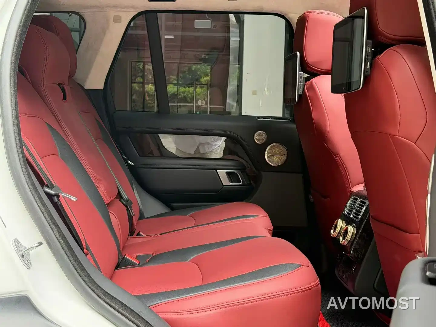 Land Rover Range Rover 2021 3.0 L6 Golden Age Edition — фото 8