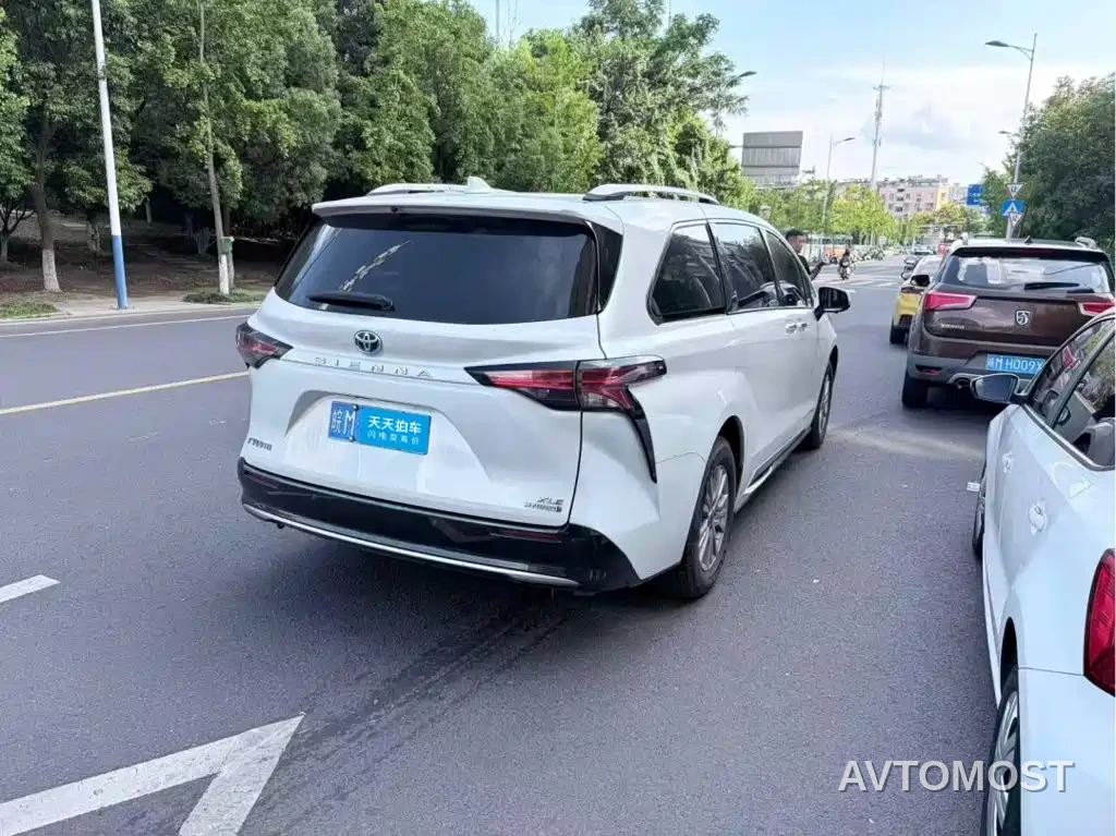 Toyota Sienna 2021 2.5L Hybrid Luxury Edition — фото 2