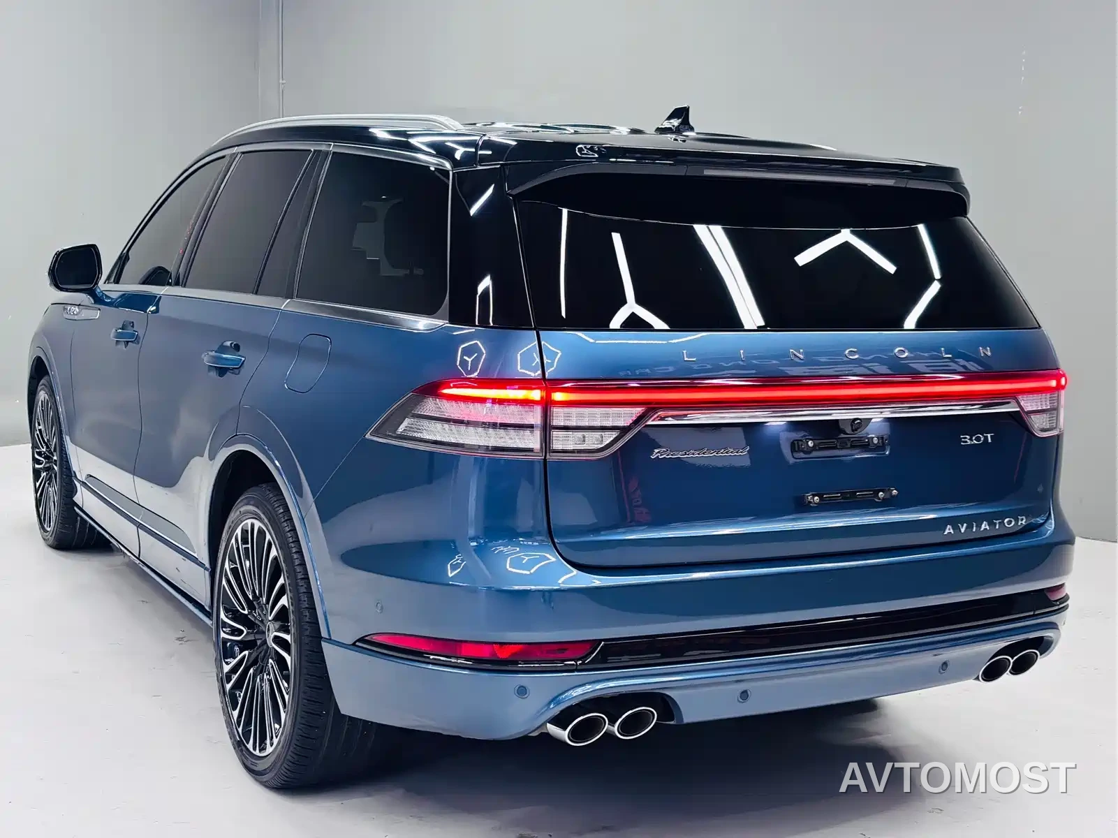 Lincoln Aviator 2021 3.0T V6 4WD Presidential Edition — фото 3