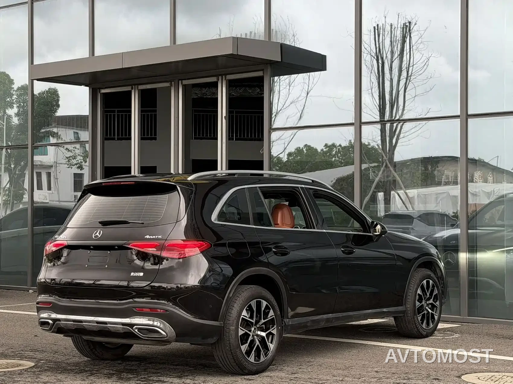 Mercedes-Benz GLC 2023 GLC 260 L 4MATIC Sport 5-seater — фото 11