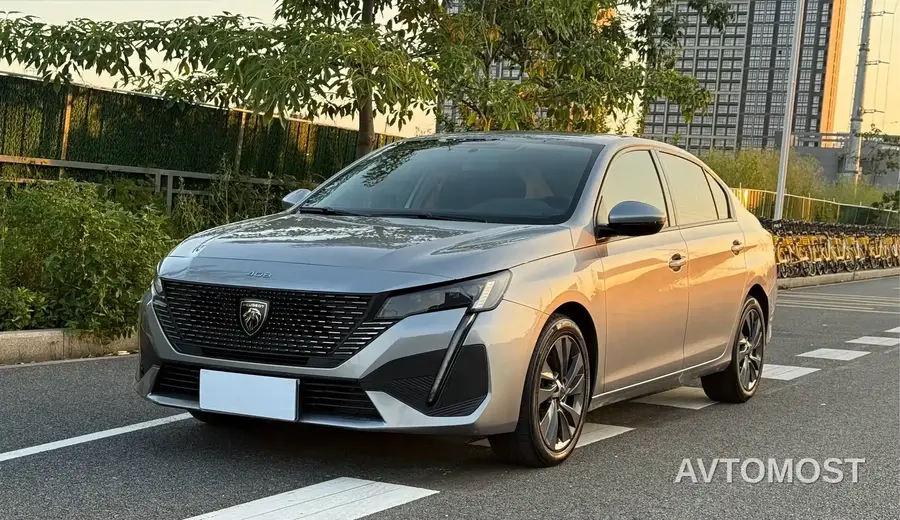 Peugeot 408 2022 1.6T Light Chaser Edition