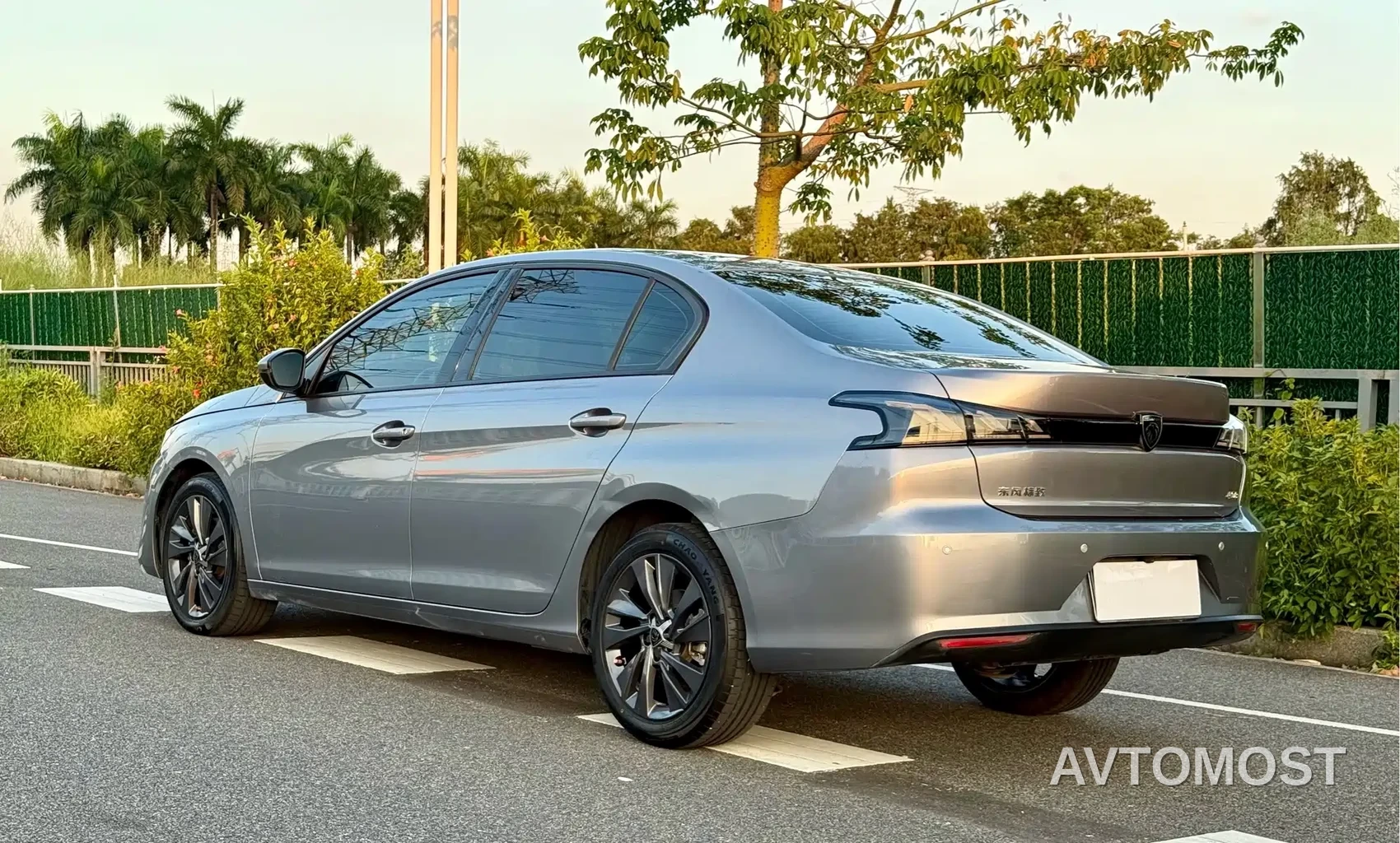 Peugeot 408 2022 1.6T Light Chaser Edition — фото 5