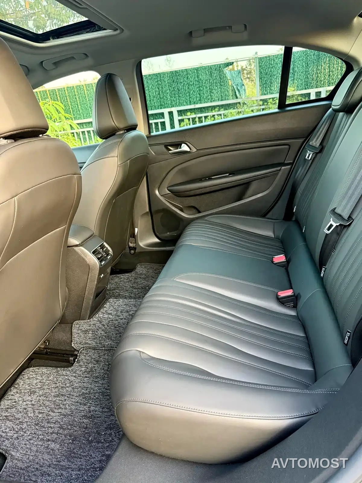Peugeot 408 2022 1.6T Light Chaser Edition — фото 12
