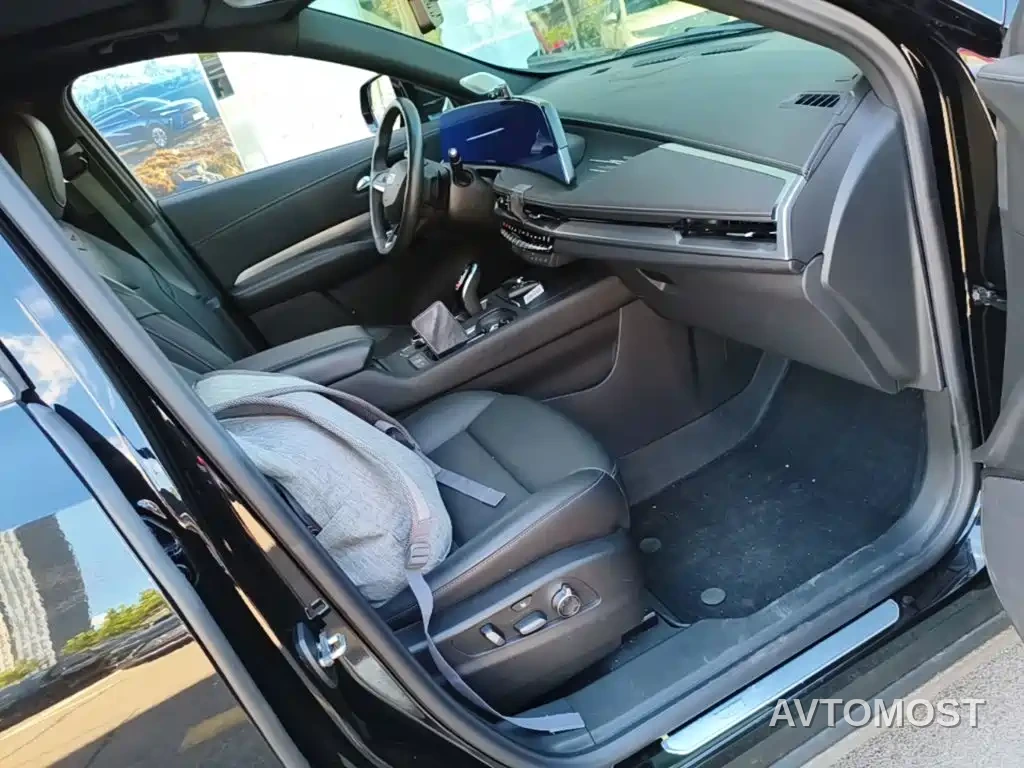 Cadillac XT4 2024 28T 2WD Premium — фото 8