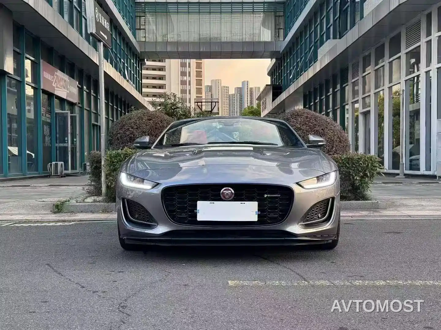 Jaguar F-TYPE 2023 Model P300 Convertible R-DYNAMIC BLACK — фото 2