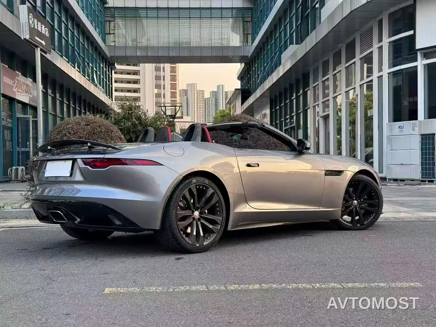 Jaguar F-TYPE 2023 Model P300 Convertible R-DYNAMIC BLACK — фото 9