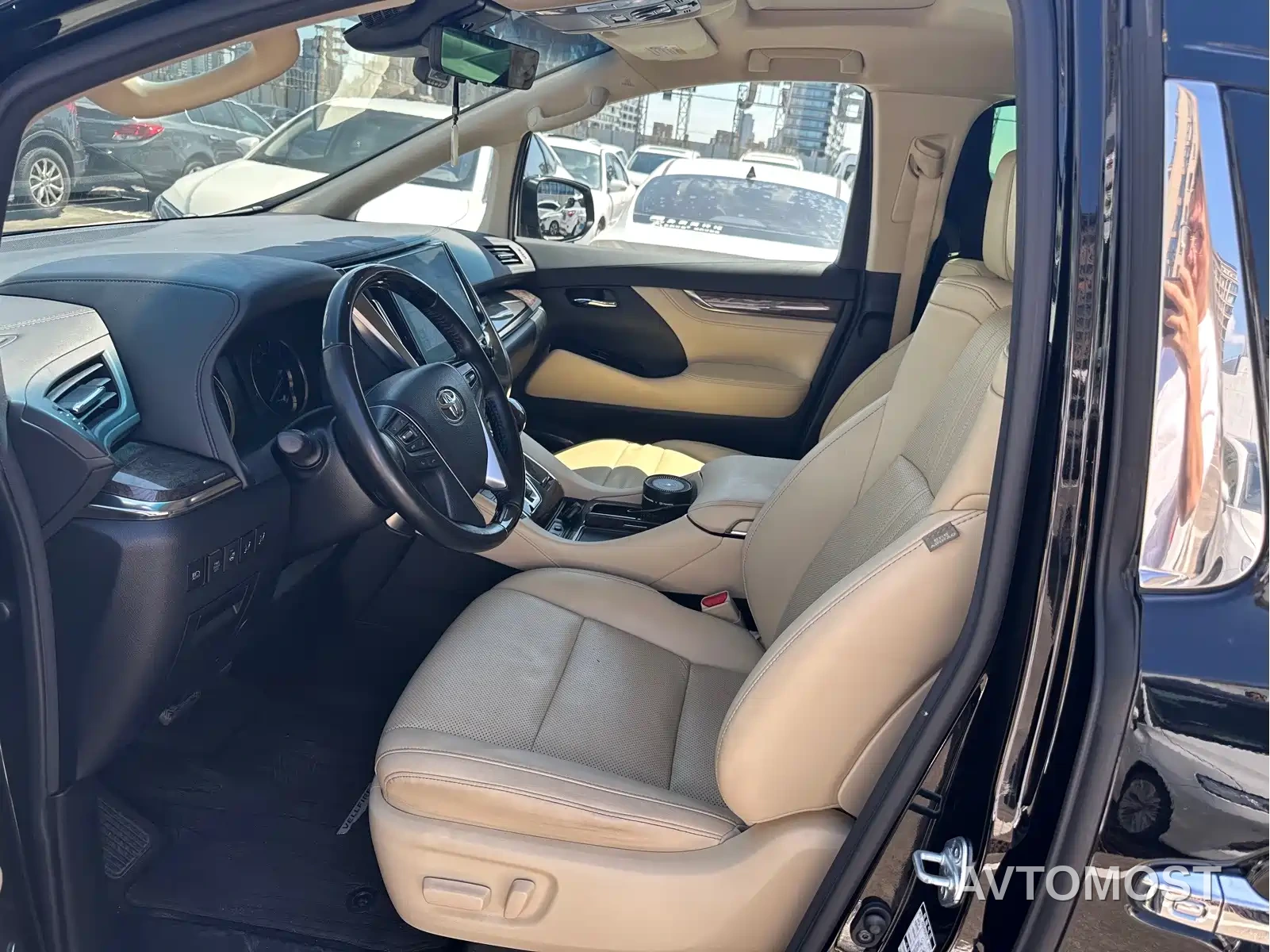 Toyota Vellfire 2021 Crown Hybrid 2.5L HV Premium Edition — фото 4