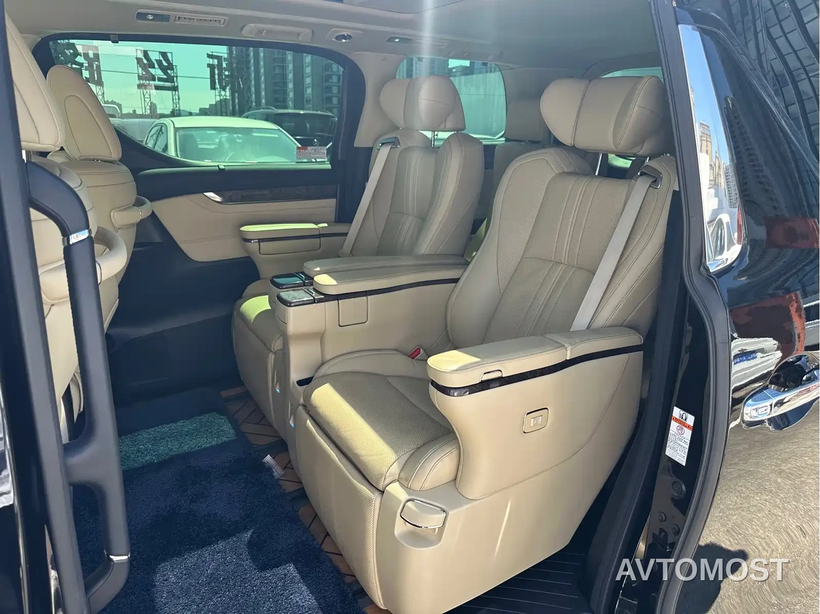Toyota Vellfire 2021 Crown Hybrid 2.5L HV Premium Edition — фото 5