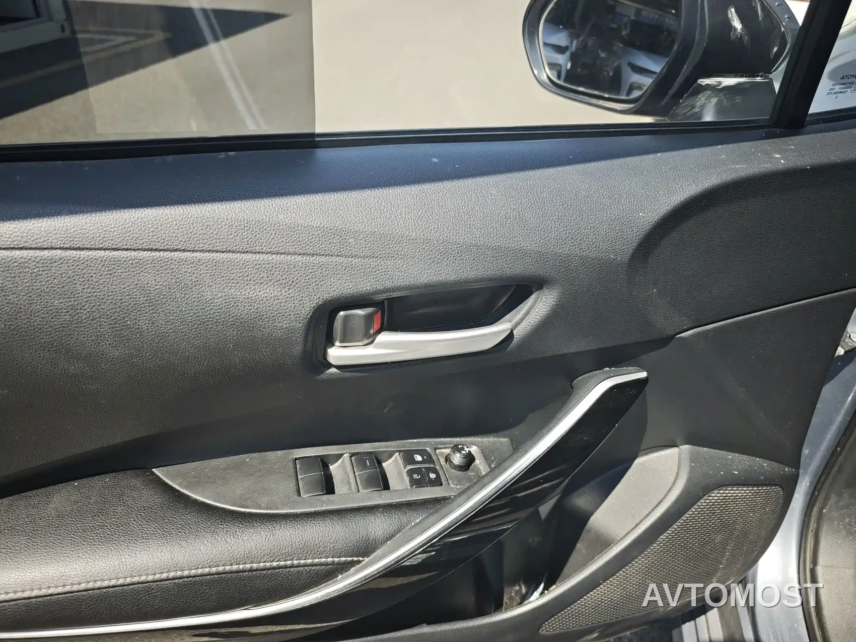 Toyota Corolla 2021 Hybrid 1.8L E-CVT Pioneer Edition — фото 11