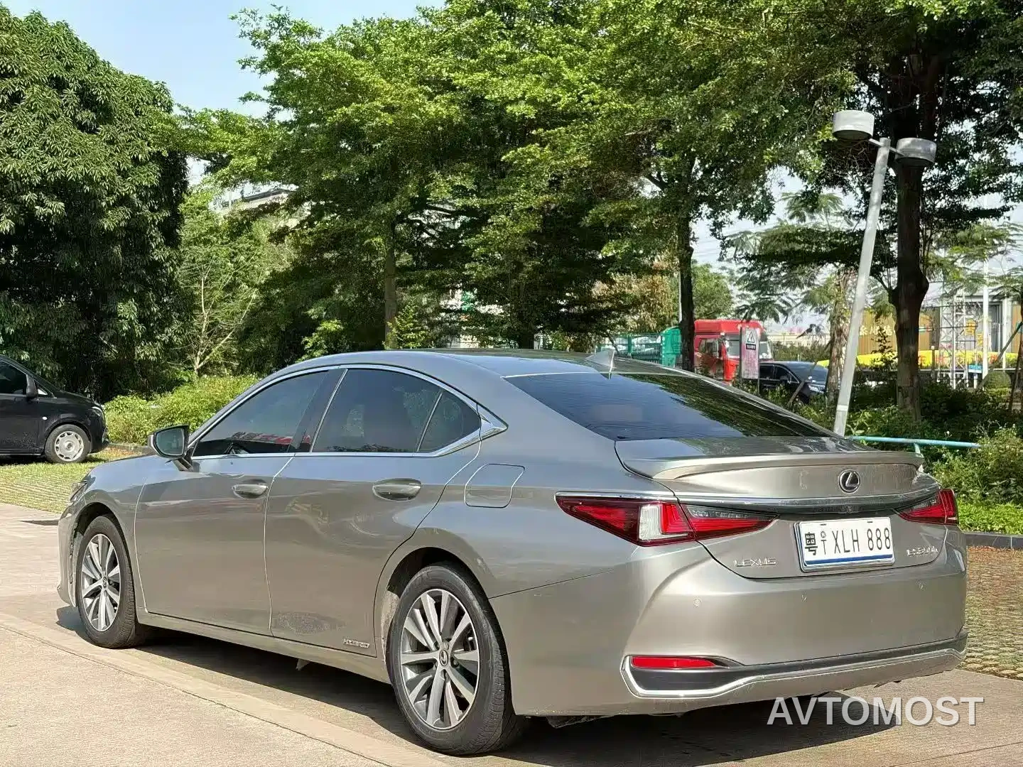 Lexus ES 2021 300h Excellence Edition — фото 9