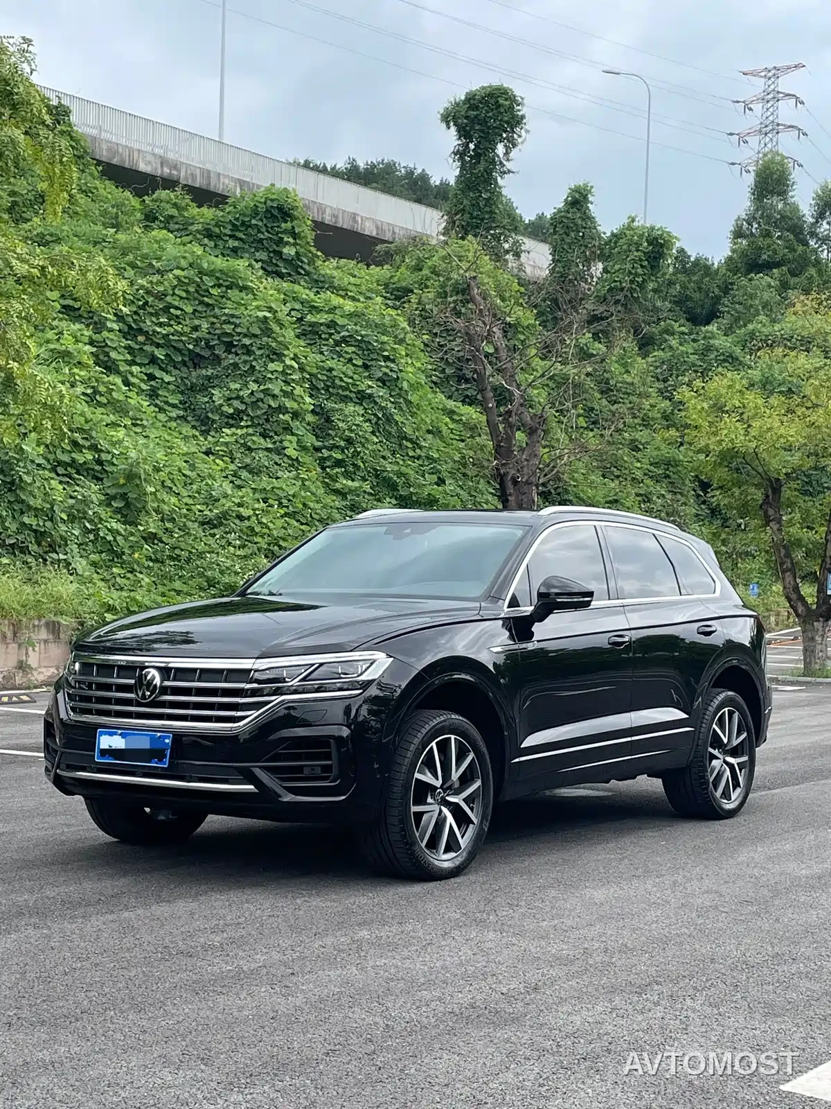Volkswagen Touareg 2023 3.0TSI R-Line Classic Sports Package — фото 1