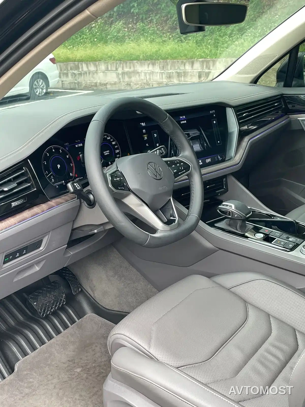 Volkswagen Touareg 2023 3.0TSI R-Line Classic Sports Package — фото 8