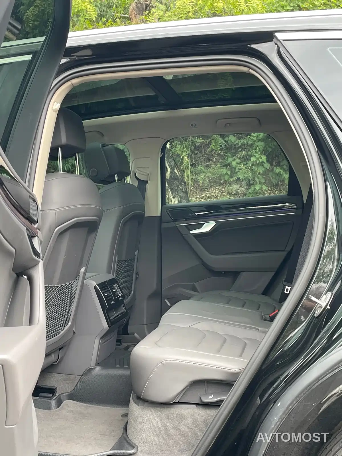 Volkswagen Touareg 2023 3.0TSI R-Line Classic Sports Package — фото 9