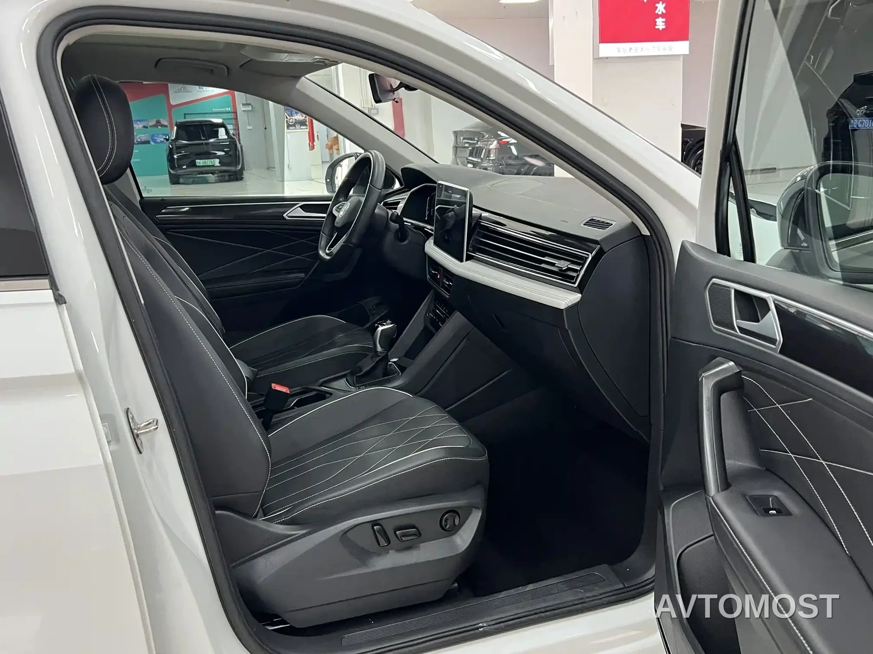 Volkswagen Tiguan L 2024 Outstanding 300TSI Auto 2WD Dragon Soaring Edition — фото 6