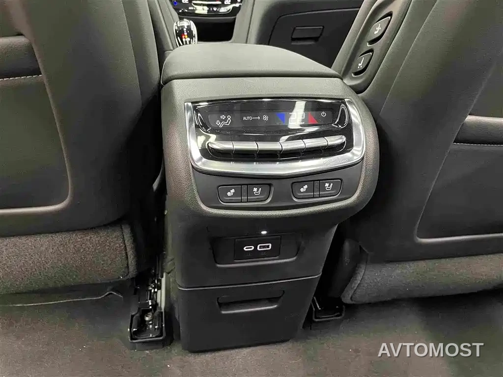 Cadillac XT6 2025 2.0T 6-Seater AWD Executive Black Label Edition — фото 12