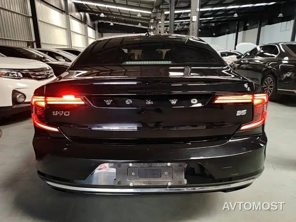 Volvo S90 2021 Model B5 Momentum Luxury Edition — фото 4