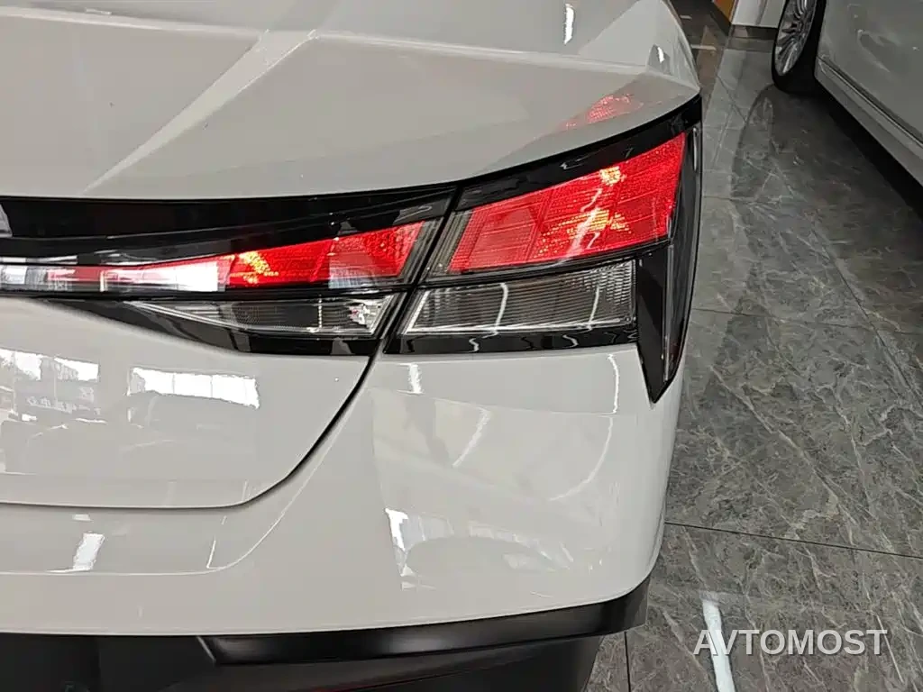 Hyundai Elantra 2023 1.5L CVT GLX Elite Edition — фото 7