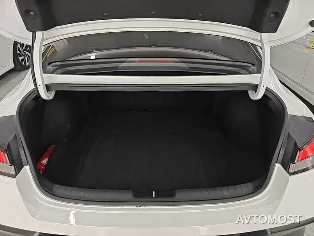 Hyundai Elantra 2023 1.5L CVT GLX Elite Edition — фото 13