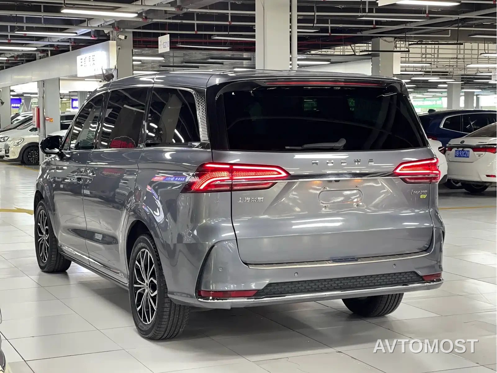 Roewe iMAX8 EV 2022 Silver Edition — фото 4
