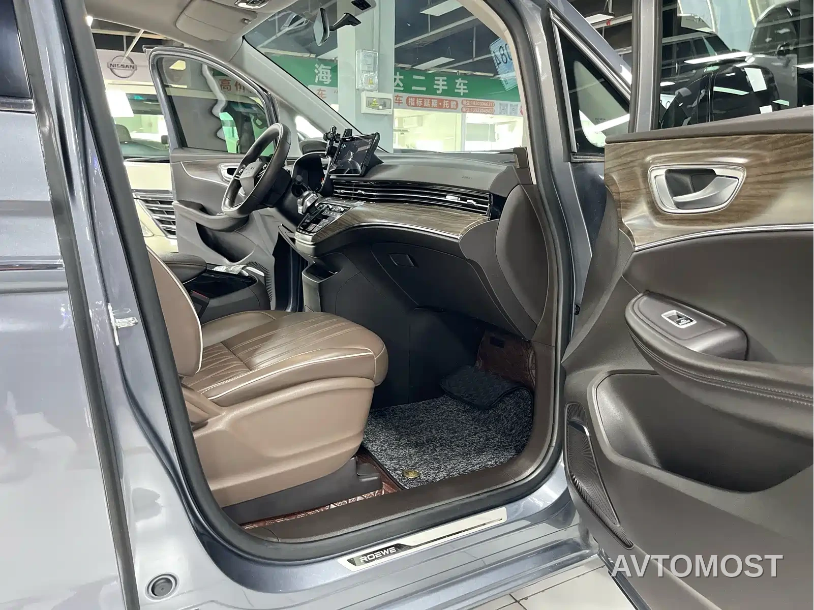 Roewe iMAX8 EV 2022 Silver Edition — фото 10
