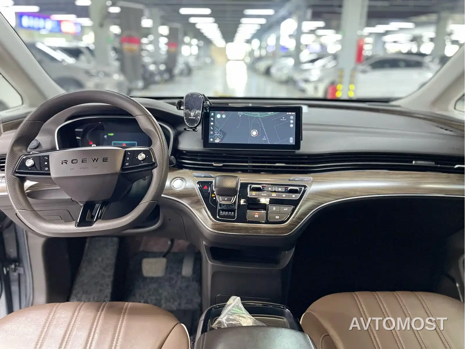 Roewe iMAX8 EV 2022 Silver Edition — фото 11