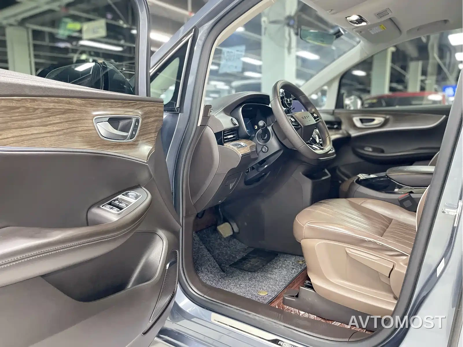 Roewe iMAX8 EV 2022 Silver Edition — фото 12
