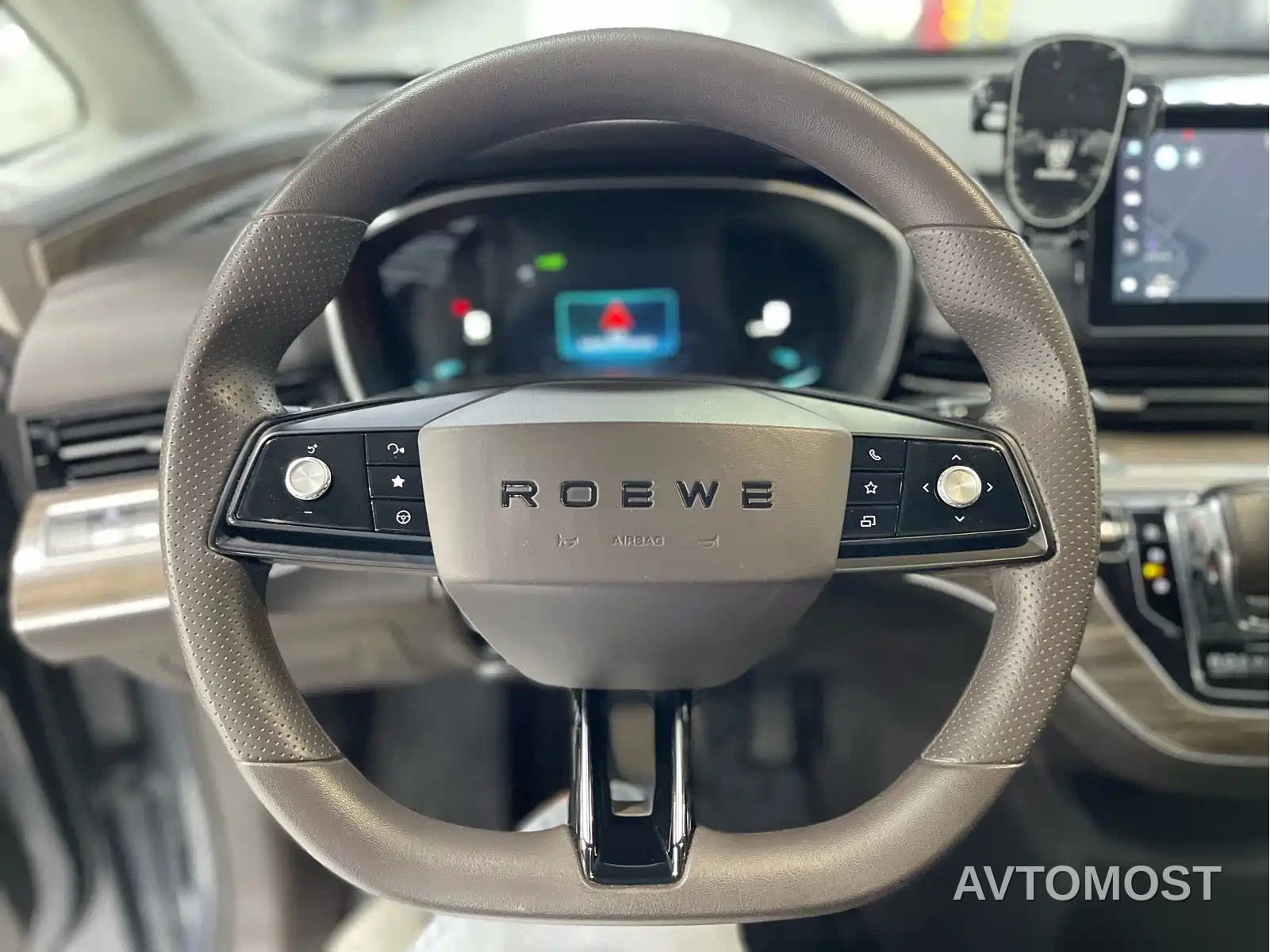 Roewe iMAX8 EV 2022 Silver Edition — фото 13