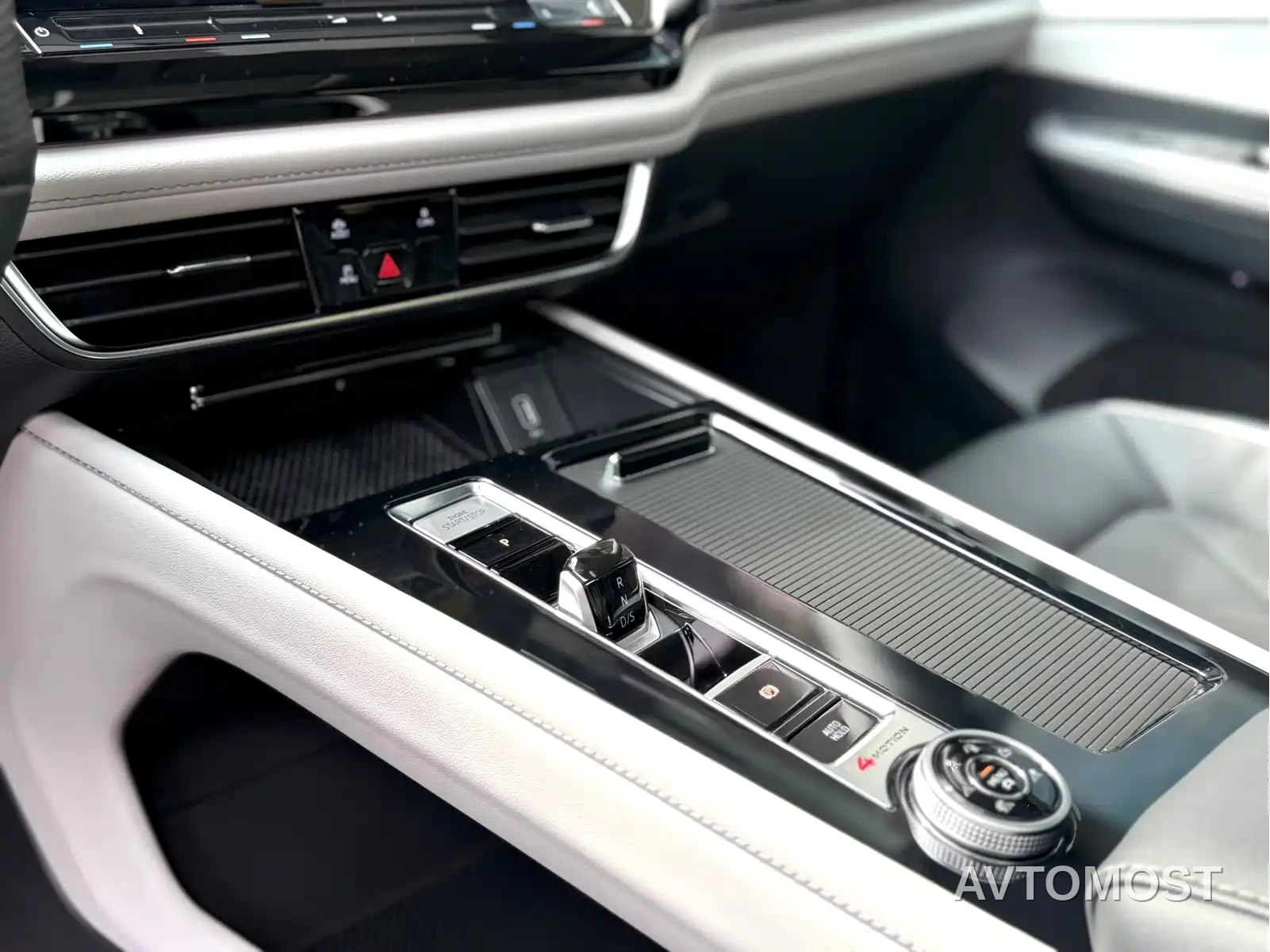 Volkswagen Teramont 2024 380TSI 4WD Dragon Glory Edition — фото 7