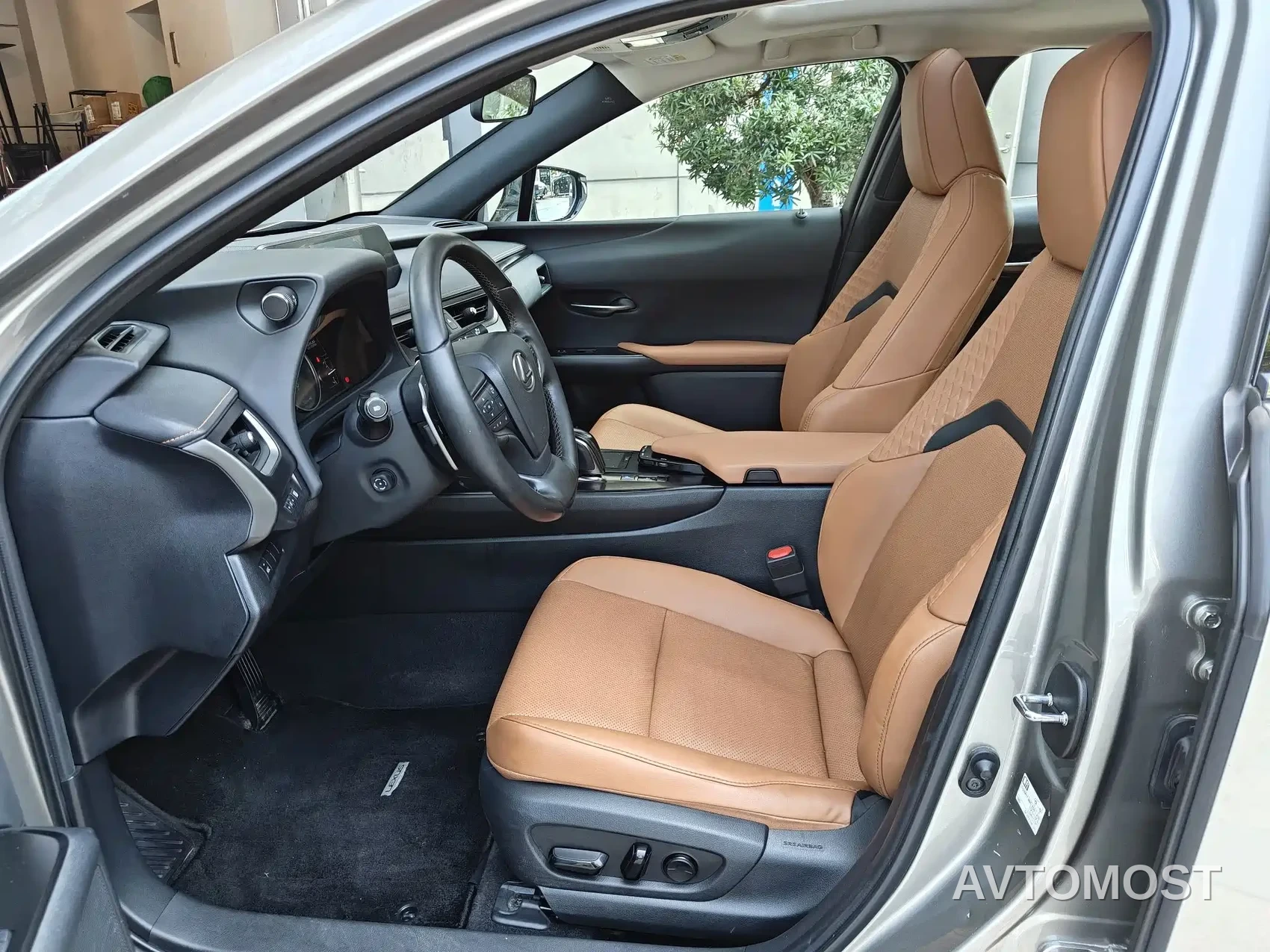 Lexus UX Electric 2020 300e Pure Yue Edition — фото 5