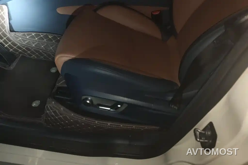 LEVC TX 2022 TX5 Extended Range Urban Lounge Edition — фото 9