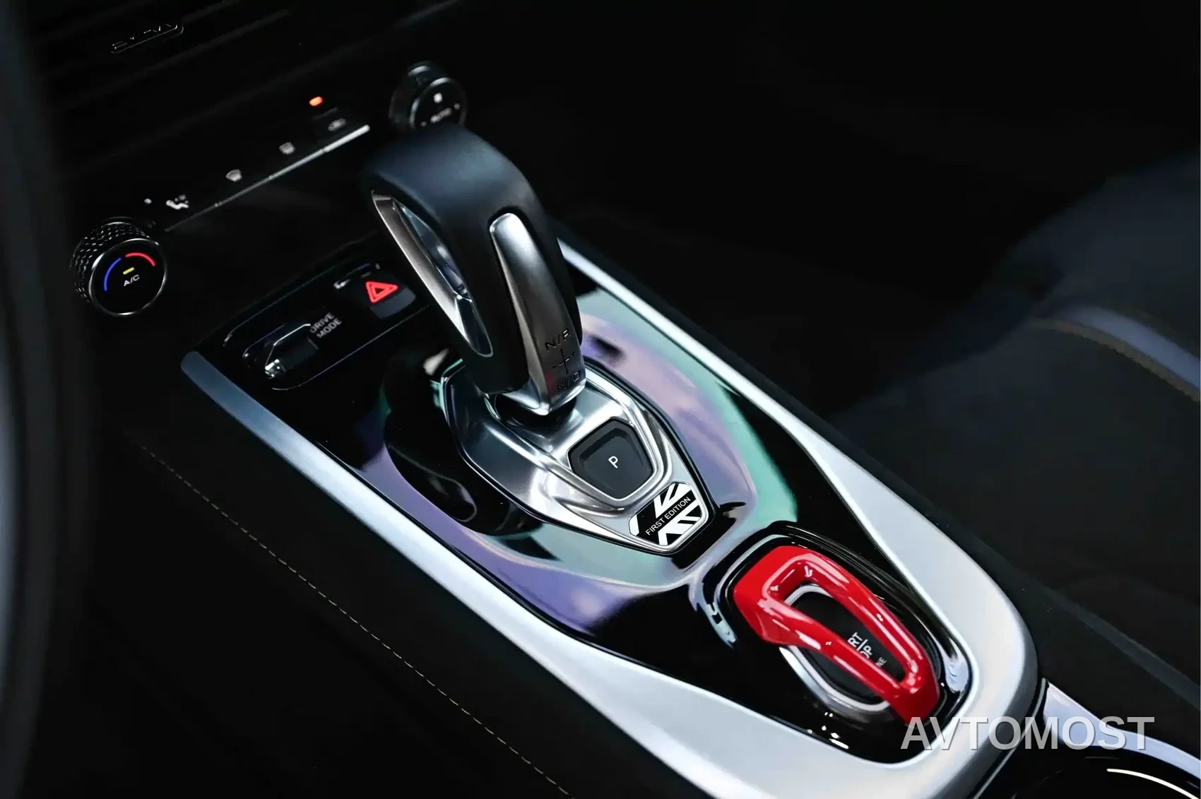 Lotus Cars EMIRA 2021 2.0T DCT First Edition — фото 12