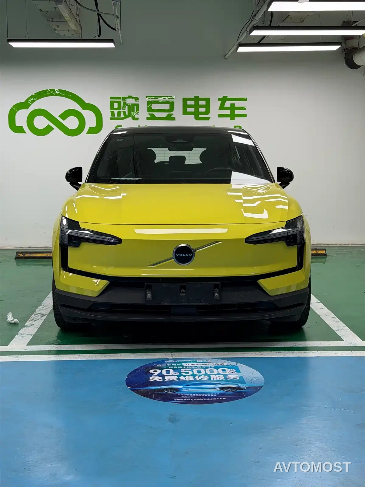 Volvo EX30 2025 RWD Long Range Ultra — фото 2