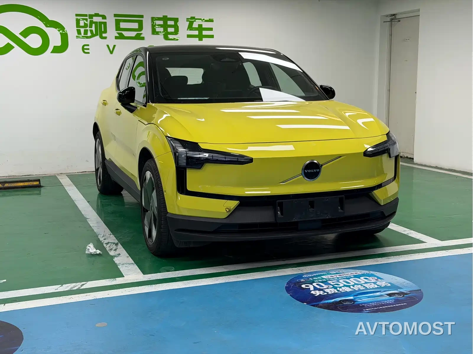 Volvo EX30 2025 RWD Long Range Ultra — фото 3