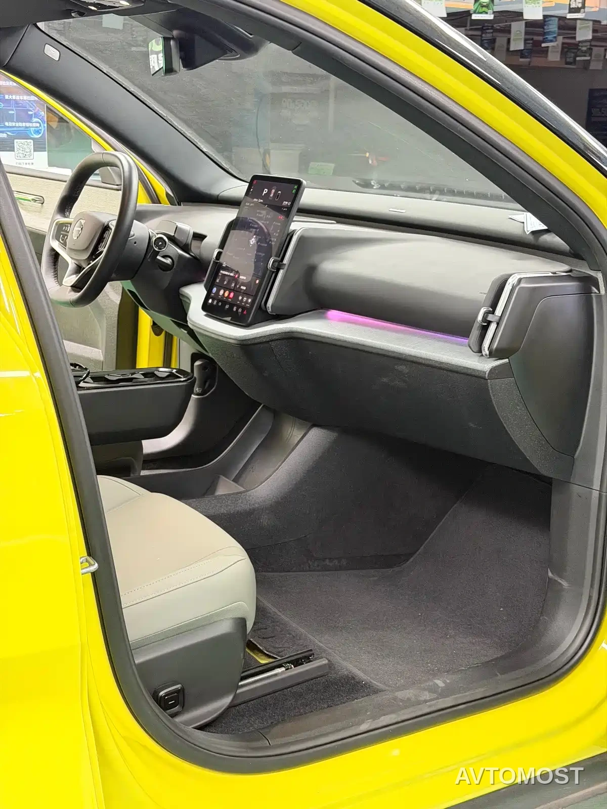 Volvo EX30 2025 RWD Long Range Ultra — фото 10