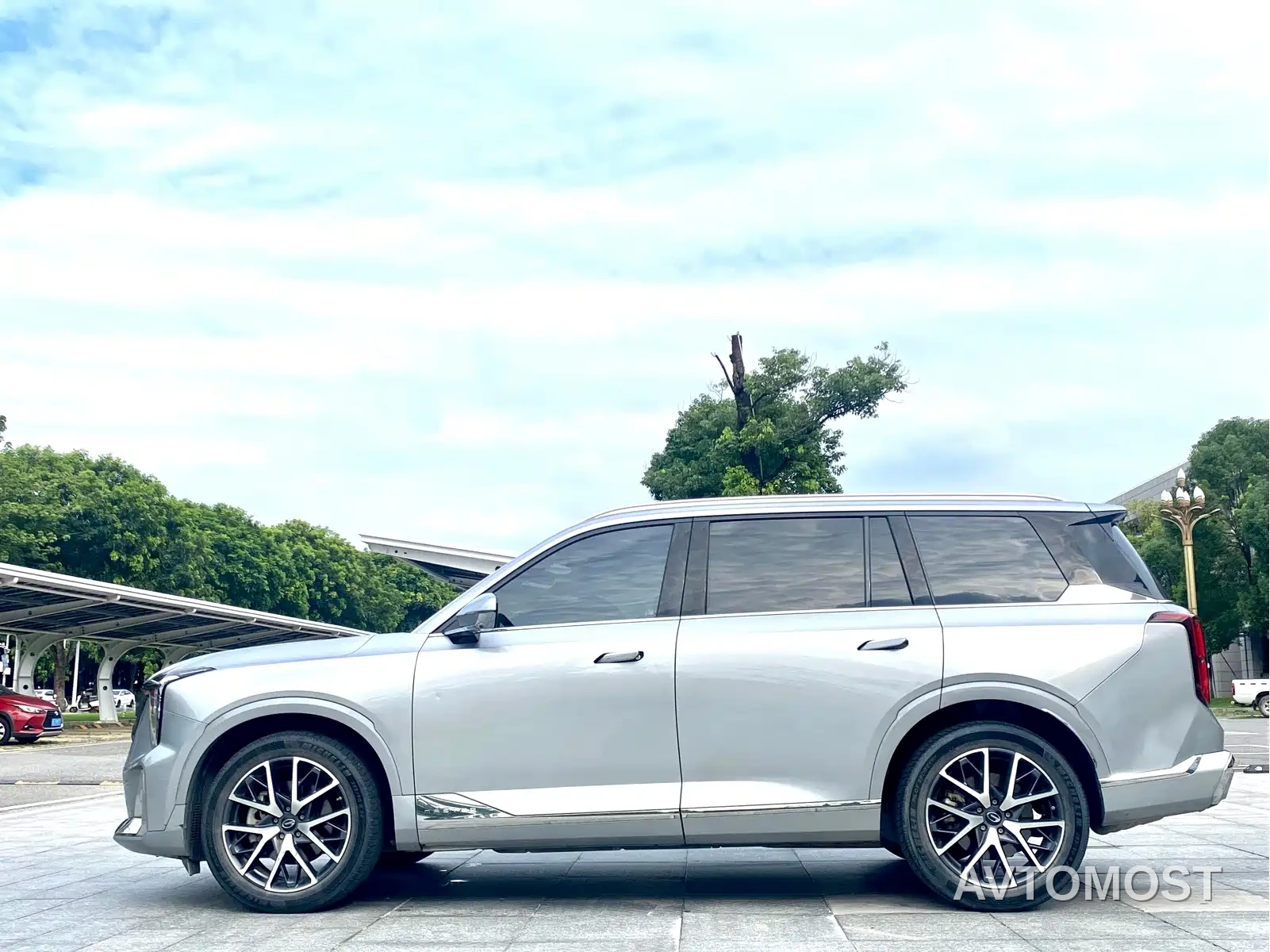 GAC Trumpchi GS8 2022 Dual Engine Series 2.0TM 2WD Premium Edition (6-Seater) — фото 4