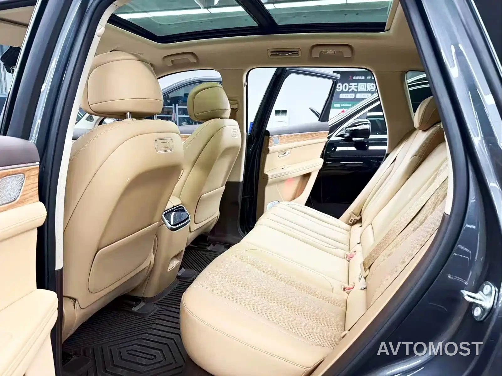 AITO M7 2024 1.5T Smart AWD Max Edition 5-Seater — фото 6