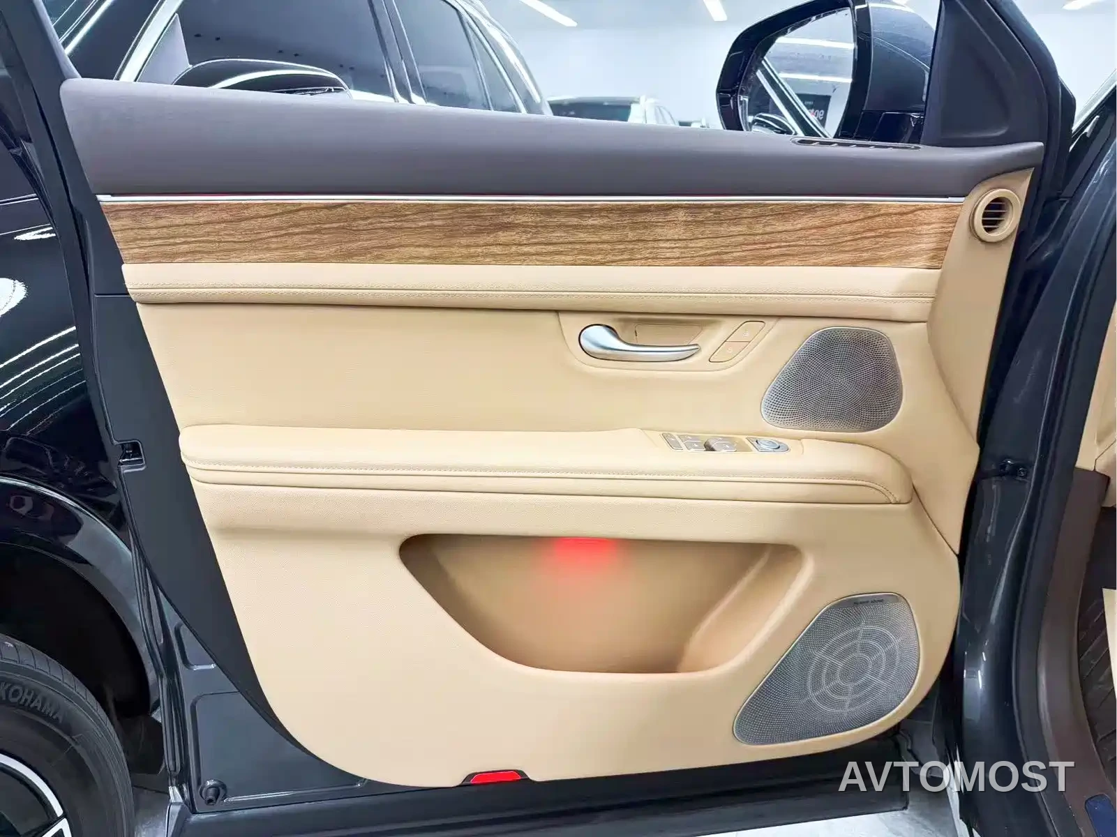 AITO M7 2024 1.5T Smart AWD Max Edition 5-Seater — фото 9
