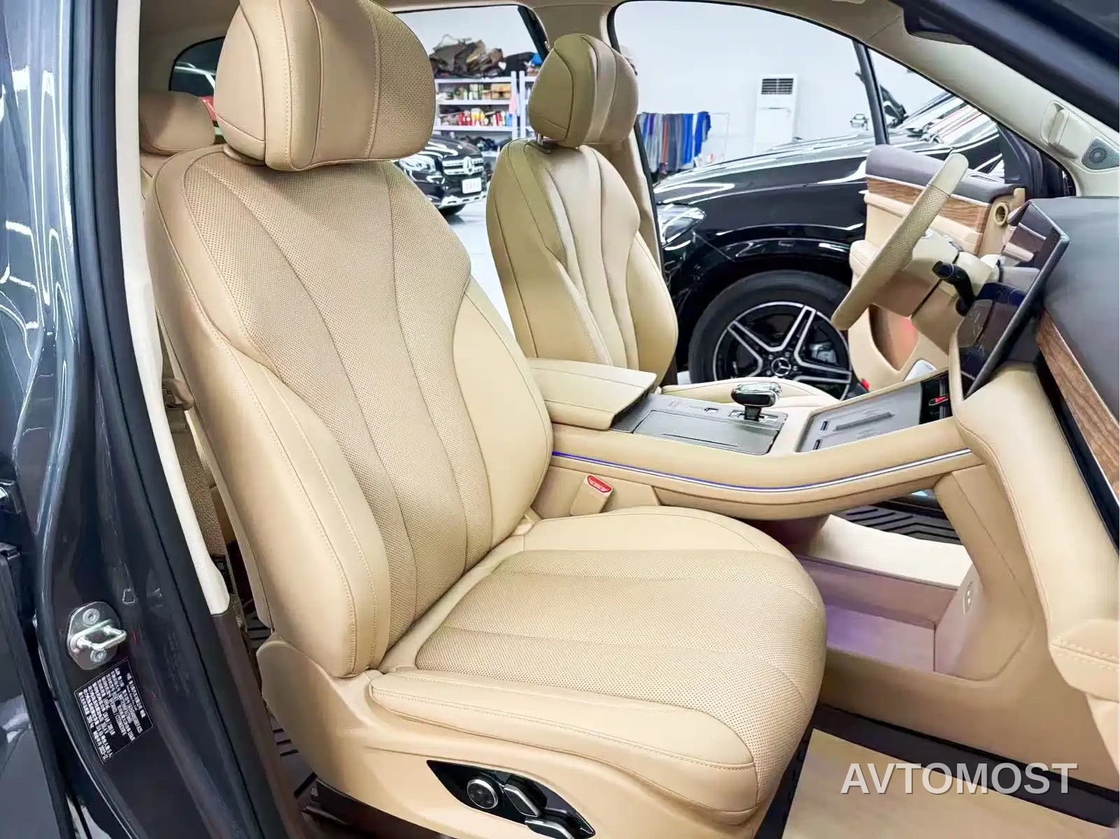 AITO M7 2024 1.5T Smart AWD Max Edition 5-Seater — фото 14