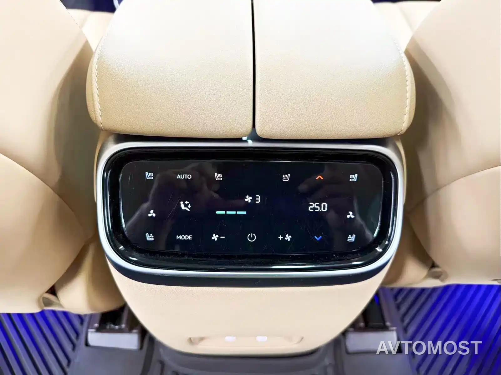 AITO M7 2024 1.5T Smart AWD Max Edition 5-Seater — фото 15